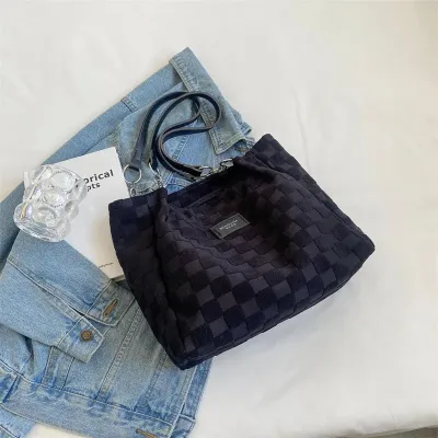 Large Capacity Chain Strap Ladies Tote Bag